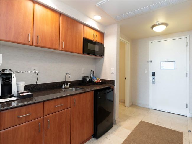 1418 - 18001 Collins Ave, Condo with 0 bedrooms, 1 bathrooms and null parking in Sunny Isles Beach FL | Image 25
