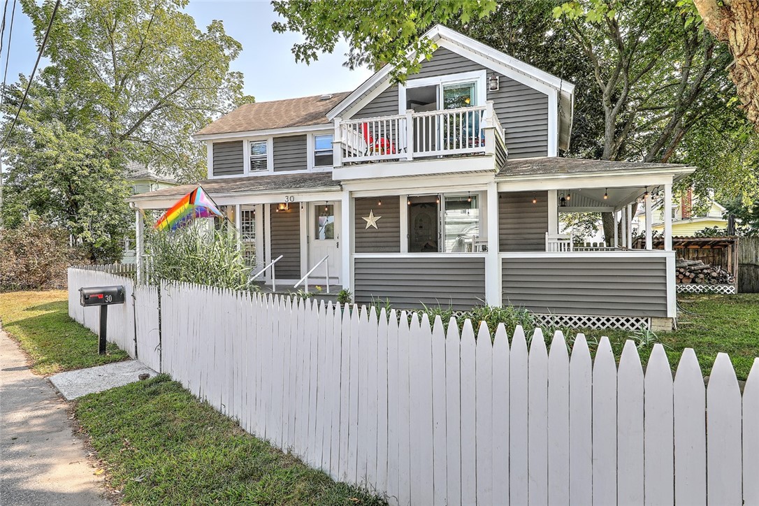 Bluff St, Riverside, RI 02915