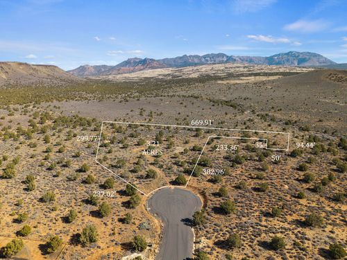 33 Peregrine Cir, Dammeron Valley, UT, 84783-1202 | Card Image