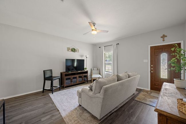 1503 Prather St, House other with 3 bedrooms, 2 bathrooms and 2 parking in Taylor TX | Image 5