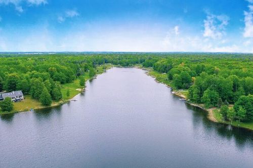 9482 Fawn Lake Dr, Canadian Lakes, MI, 49346 | Card Image