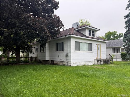 2137 E Buder Ave, Burton, MI, 48529-1733 | Card Image