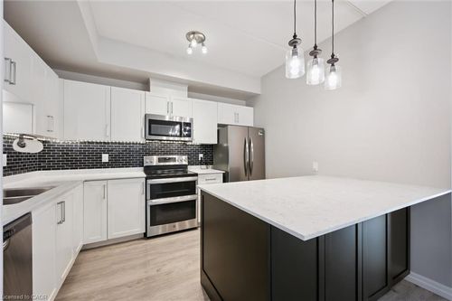 214-35 Kingsbury Sq, Guelph, ON, N1L0J4 | Card Image