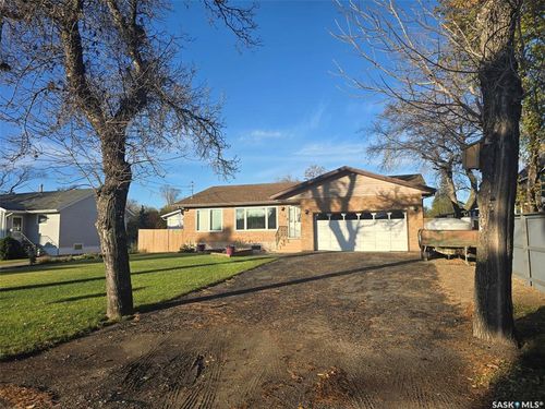 718 Stella St, Grenfell, SK, S0G2B0 | Card Image