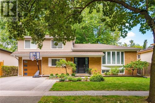 479 Pinedale Ave, Burlington, ON, L7L3W3 | Card Image