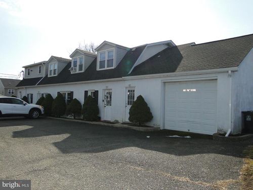 650 E Broad St, Quakertown, PA, 18951-1759 | Card Image
