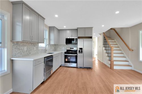 24 John St, Helmetta, NJ, 08828-1001 | Card Image
