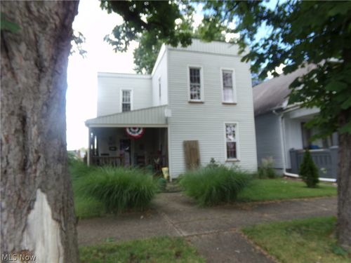 422 N Dawson St, Uhrichsville, OH, 44683-1704 | Card Image