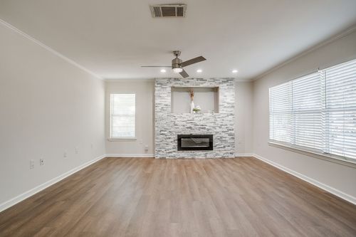 2725 Halbert St, Fort Worth, TX, 76112-5530 | Card Image