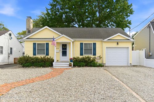 2228 Rogers Rd, Point Pleasant Boro, NJ, 08742-3836 | Card Image