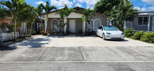 880 E 26th St, Hialeah, FL, 33013-3409 | Card Image
