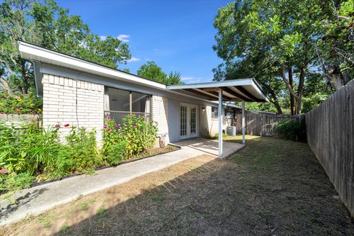 1129 W San Antonio St, Lockhart, TX, 78644-2423 | Card Image