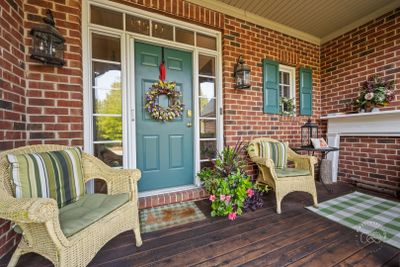 FRONT PORCH | Image 3