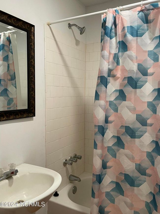 Hall Bath | Image 26