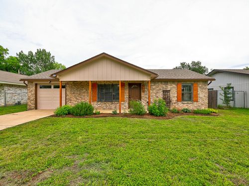 506 West St, Hutto, TX, 78634-3241 | Card Image
