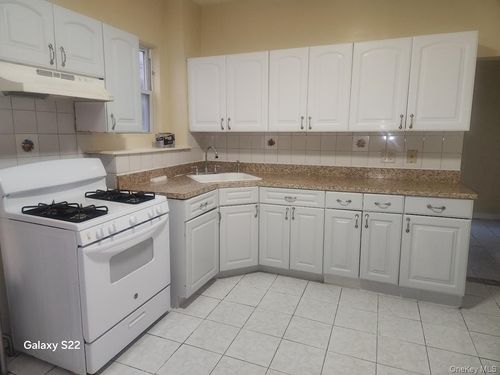 34 Post St, Yonkers, NY, 10705-2241 | Card Image