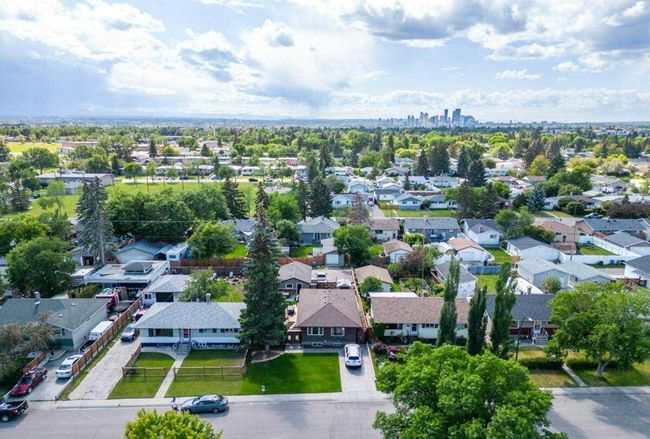2439 41 Street Se, Home with 4 bedrooms, 2 bathrooms and 5 parking in Calgary AB | Image 48