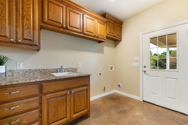 10565 N Highway 77, House other with 3 bedrooms, 3 bathrooms and 4 parking in Lexington TX | Image 27