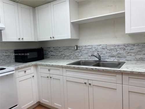 apt-2537-10000 Nw 80th Ct, Hialeah Gardens, FL, 33016-2282 | Card Image
