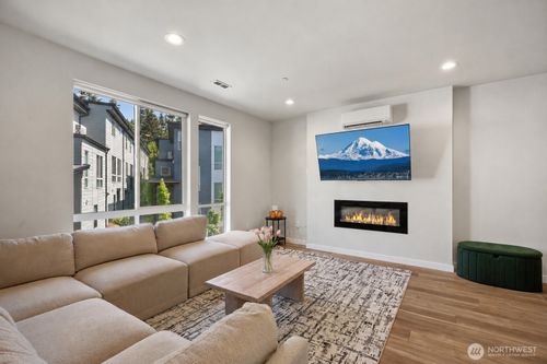 c4-2527 Gibson Rd, Everett, WA, 98204-4785 | Card Image
