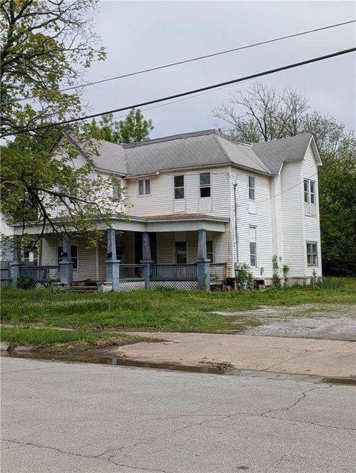 528 N Washington St, Nevada, MO, 64772-2355 | Card Image