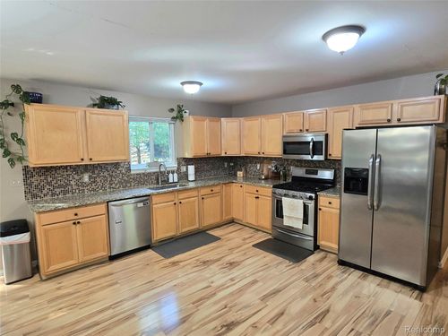 2641 Konrad Ct, Auburn Hills, MI, 48326-2054 | Card Image