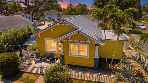 2005 3rd St S, ST PETERSBURG, FL, 33705-2711 | Card Image