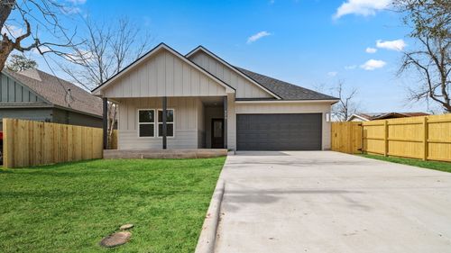 429 S Williamson St, Giddings, TX, 78942-4034 | Card Image