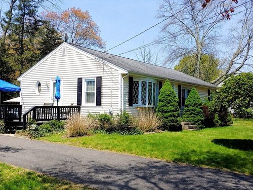 39 Elvira St, Bellingham, MA, 02019-2204 | Card Image