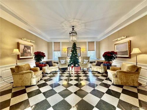 apt-410-111 7th St, Garden City, NY, 11530-5714 | Card Image