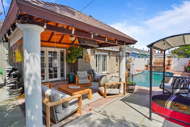 19942 Blythe St, House other with 4 bedrooms, 2 bathrooms and 2 parking in Winnetka CA | Image 18