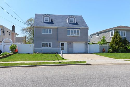 662 S Ocean Ave, Freeport, NY, 11520-6123 | Card Image