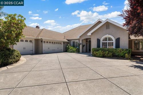 730 Meadowood Dr, Woodland, CA, 95695-3645 | Card Image