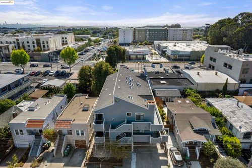 3b1-1050 Kains Ave, Albany, CA, 94706-2200 | Card Image