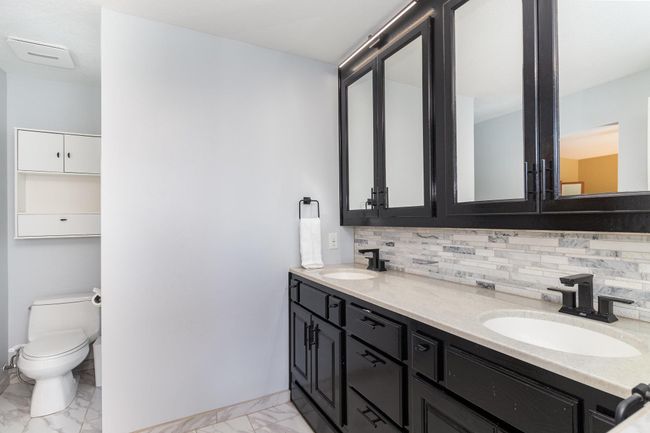 Primary Bathroom | Image 21