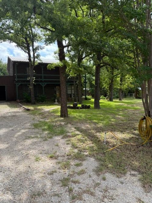 800 Oak Country Est, Weatherford, TX, 76085-3770 | Card Image