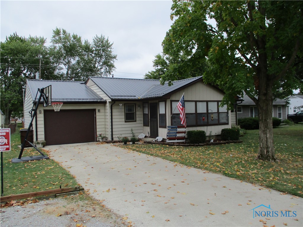 Westgate Dr, Defiance, OH 43512