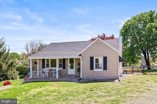 124 S Main St, SEVEN VALLEYS, PA, 17360-9609 | Card Image