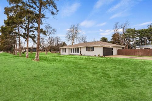 2121 E Davis Ave, Weatherford, OK, 73096-6005 | Card Image