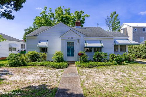 2109 Arendell St, Morehead City, NC, 28557-3957 | Card Image