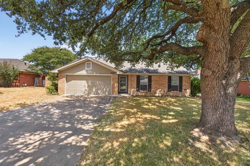 1217 Stonelake Dr, Cleburne, TX, 76033-6532 | Card Image
