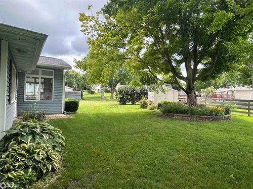 2207 Wakefield Dr, Marshalltown, IA, 50158-4356 | Card Image