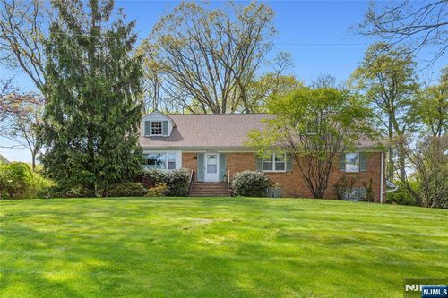 557 Taunton Rd, Wyckoff, NJ, 07481-1330 | Card Image