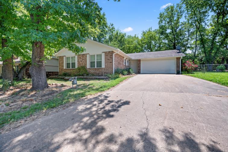 9th Pl, Claremore, OK 74017