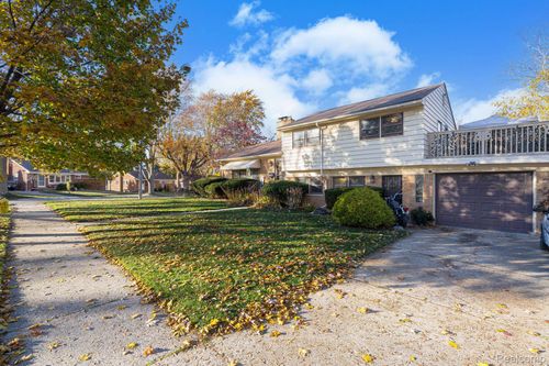 392 Cambridge Dr, Mount Clemens, MI, 48043-2907 | Card Image