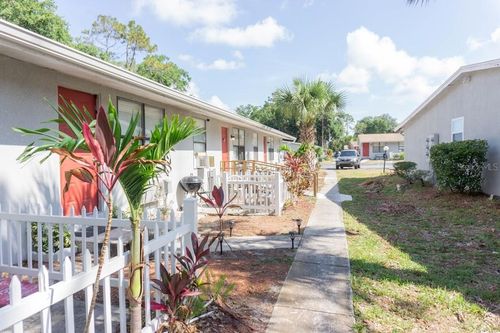 22-1400 Strawberry Pl, Plant City, FL, 33563-6867 | Card Image