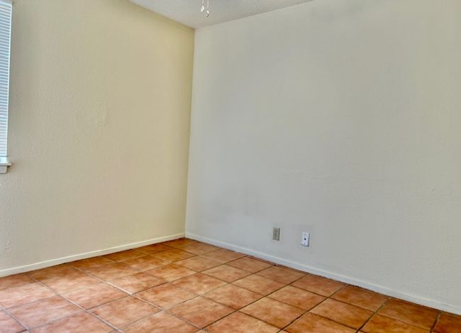 Unfurnished room with baseboards, a ceiling fan, and light tile patterned flooring | Image 8