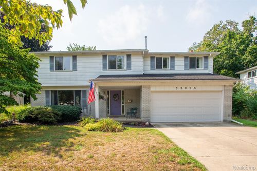 33025 Tall Oaks St, Farmington, MI, 48336-4551 | Card Image