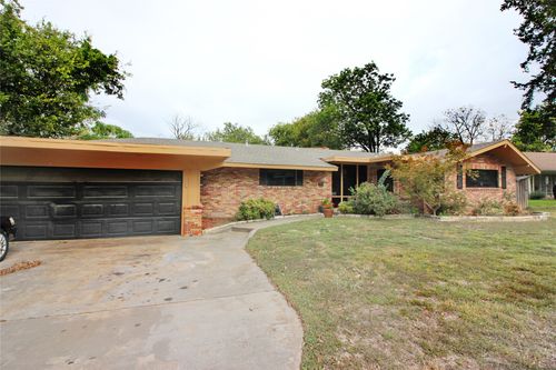 647 Monssen Dr, Dallas, TX, 75224-1401 | Card Image