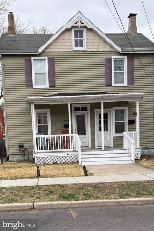 unit-b-right-side-124 Dey St, Hightstown, NJ, 08520-4306 | Card Image